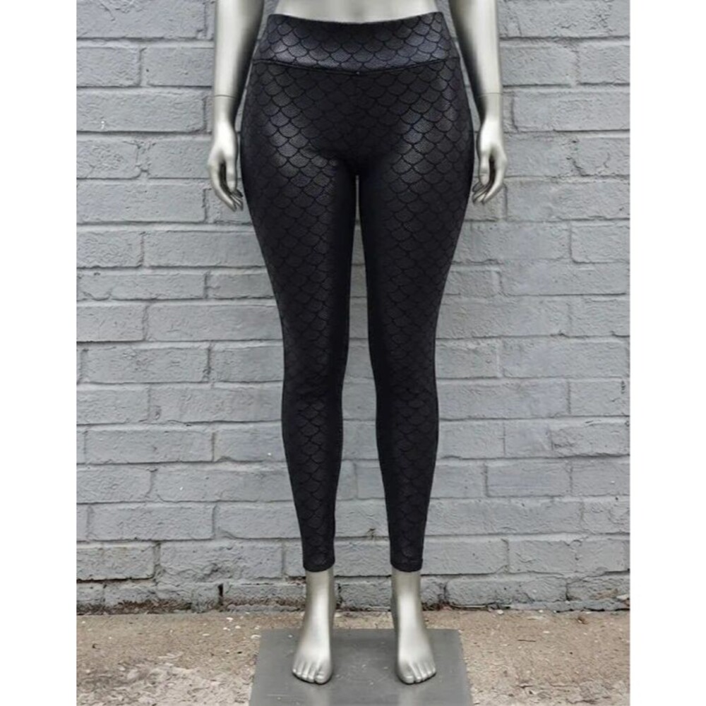 Torrid Women's Black Mermaid Scale Metallic Foil Print Leggings Plus Size 1 (1X)